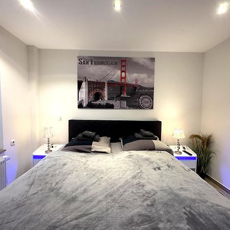 Ferienwohnungen Arp "2D" Mit Terrasse Und Parkplatz Itzehoe Exteriér fotografie