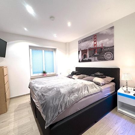 Ferienwohnungen Arp "2D" Mit Terrasse Und Parkplatz Itzehoe Exteriér fotografie